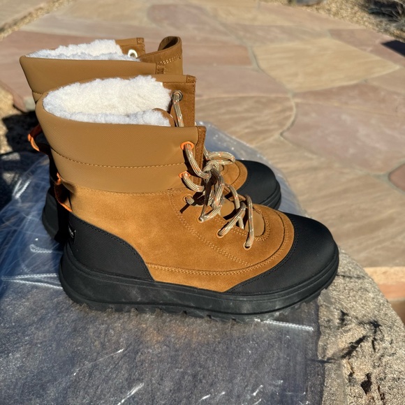 Koolaburra. NWOT Tan/Black and White Fur-Lined Boots - Picture 8 of 8